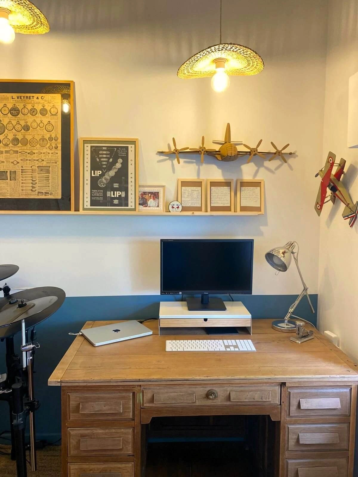 Un bureau décoré dans une ambiance vintage