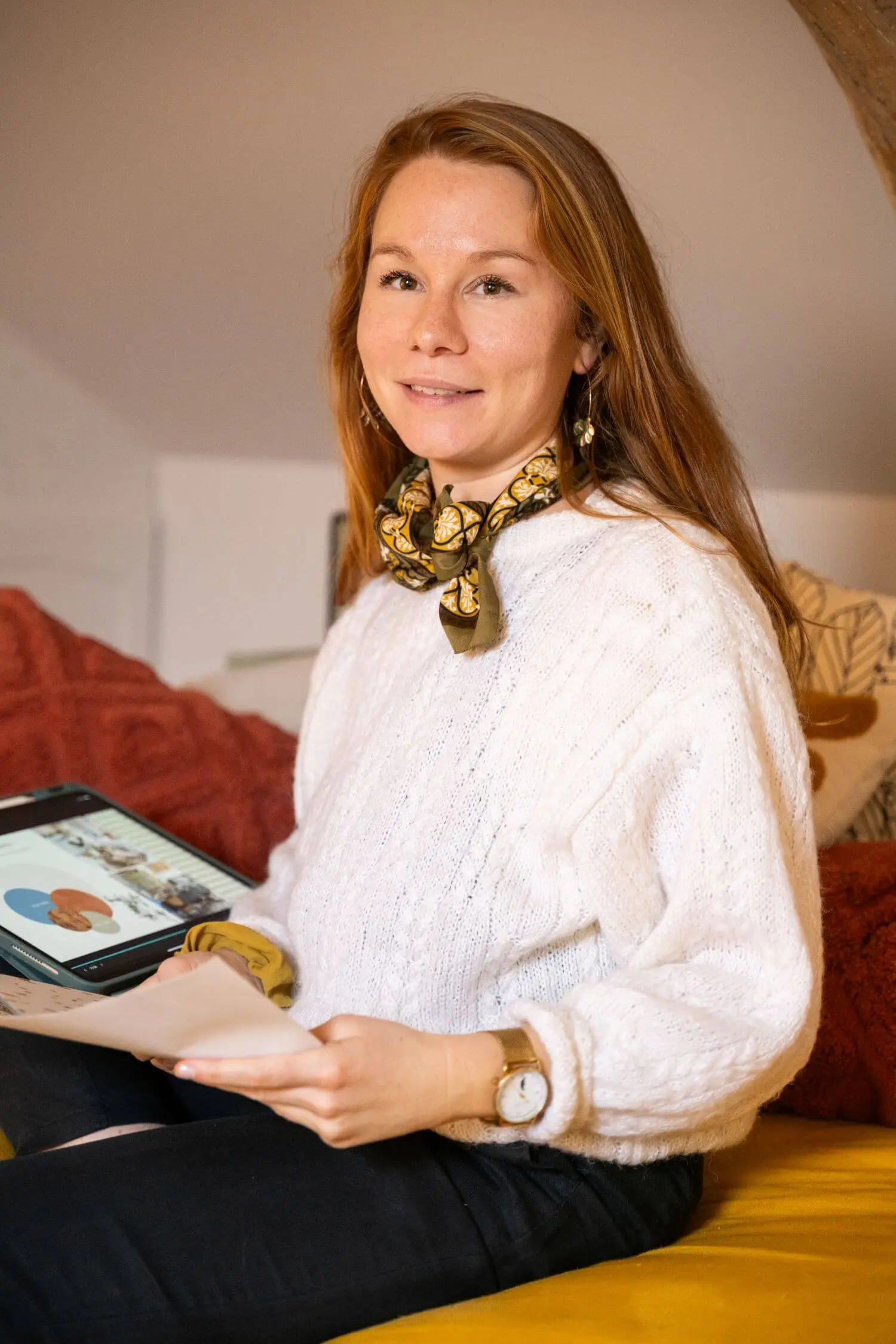 Camille Bisson décoratrice d'intérieur travaillant sur un projet déco de son entreprise Les Camilleries