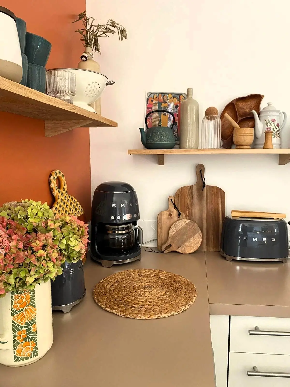 Une cuisine terracotta dans une ambiance chaleureuse