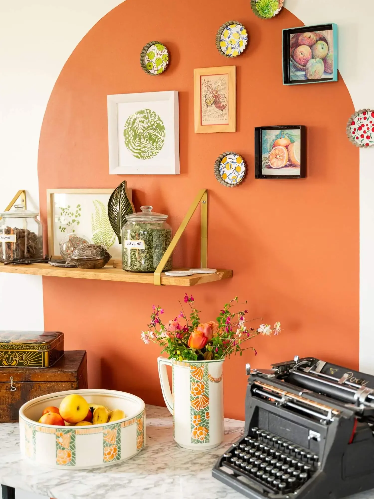 Décoration intérieure mettant en valeur une harmonie colorée et sensible