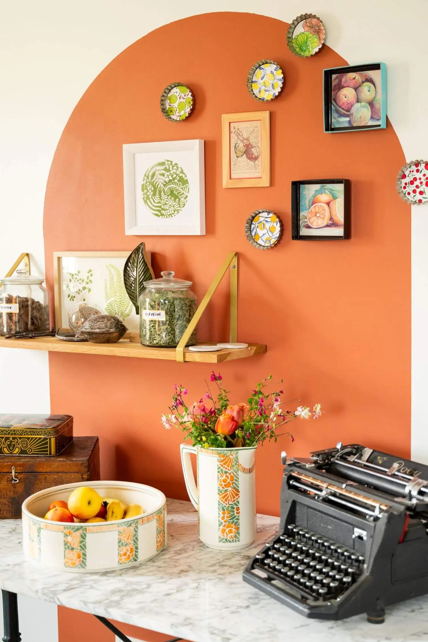 Décoration intérieure mettant en valeur une harmonie colorée et sensible